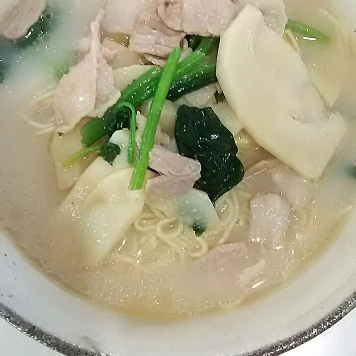 春に☆筍と法連草と豚肉のラーメン